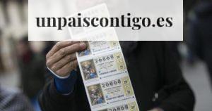 La Navidad se acerca, y con ella llega una de las tradiciones más emocionantes y entrañables de España, la Lotería de Navidad. No es solo un juego de azar, es una ventana a la fascinante relación entre los números y la esperanza que llena nuestros corazones durante esta temporada festiva. En este artículo, te invitamos a adentrarte en un mundo de misterio y magia numérica que rodea a este icónico sorteo. ¿Alguna vez te has preguntado por qué ciertos números parecen tener un encanto especial en esta época del año? ¿Qué supersticiones se esconden detrás de la elección de los décimos? Descubre los secretos detrás de los números más populares y las creencias que influyen en la elección de cada uno de ellos ¡Acompáñanos en este viaje y descubre la magia que se esconde en los números de la Lotería de Navidad! Números de la Lotería de Navidad La repetición de los números: ¿Suerte o causalidad? Uno de los fenómenos más intrigantes de la Lotería de Navidad es la frecuencia con la que ciertos números parecen repetirse. ¿Es simplemente una casualidad estadística o hay algo más en juego? Los aficionados a la lotería creen en la suerte y a menudo interpretan estas repeticiones como señales divinas. El número 5: Un favorito entre los supersticiosos Uno de los números más repetidos en la historia de la Lotería de Navidad es el número 5. ¿Por qué este número en particular ha tenido tanta suerte a lo largo de los años? Algunos dicen que el 5 es un número de la suerte en la cultura española y que atrae la fortuna. Otros creen que su prominencia se debe a la simetría del número y su estética agradable. Sea cual sea la razón, el 5 sigue siendo un favorito entre los supersticiosos. El número 7: Un número mágico en todo el mundo El número 7 es considerado mágico en muchas culturas de todo el mundo, y España no es la excepción. En la Lotería de Navidad, el 7 a menudo se elige como número de la suerte. Su asociación con la buena fortuna y la perfección lo convierte en una elección popular entre los jugadores. El número 22: Un número de doble suerte El número 22 es otro número que ha ganado popularidad en la Lotería de Navidad. Algunos creen que la repetición del número 2 atrae la buena suerte y la duplica. Si bien esto puede parecer pura superstición, la Lotería de Navidad ha visto ganadores con el número 22 en el pasado, lo que ha fortalecido aún más la creencia en su poder mágico. La superstición detrás del número 13 El número 13, a menudo considerado de mala suerte en muchas culturas, también tiene su lugar en la Lotería de Navidad. Aunque algunos jugadores evitan este número debido a la superstición, otros lo eligen con la esperanza de desafiar las probabilidades y demostrar que el 13 puede ser afortunado después de todo. Combinaciones especiales: ¿Puede la elección de números aumentar las posibilidades de ganar? Además de los números individuales, muchas personas creen que ciertas combinaciones de números tienen un poder especial en la Lotería de Navidad. Algunas de las combinaciones más populares incluyen números que forman fechas importantes, como cumpleaños, aniversarios o eventos significativos en la vida de una persona. Aunque estas combinaciones pueden ser emocionalmente significativas, no hay evidencia de que aumenten las posibilidades de ganar. Los números de la suerte de las regiones Otro aspecto interesante de la Lotería de Navidad es cómo ciertas regiones de España tienen números que se consideran especialmente afortunados. Estos números suelen estar relacionados con la historia o la cultura local y se transmiten de generación en generación. Para los habitantes de estas regiones, elegir un número de la suerte regional es una tradición arraigada. La elección del décimo: ¿Tiene algún impacto en las posibilidades de ganar? En la Lotería de Navidad, los jugadores compran décimos en lugar de billetes individuales. Cada décimo tiene un número específico, y los premios se distribuyen entre los poseedores de los décimos con los números ganadores. Sin embargo, la elección del décimo en sí no tiene un impacto directo en las posibilidades de ganar, ya que los premios se asignan aleatoriamente entre todos los números vendidos. En resumen, la Lotería de Navidad es una tradición querida en España que combina emoción, superstición y esperanza. Si bien los números pueden desempeñar un papel importante en la elección de un décimo, la verdadera magia de la Lotería de Navidad reside en la alegría de participar en esta celebración navideña única. Posibilidades de ganar Ya sea que elijas el número 5, el 7, el 22 o cualquier otro, lo más importante es disfrutar del espíritu festivo y compartir la esperanza de un premio gordo con amigos y familiares. Combínalos o elige tus números favoritos, pero que la compra de tu décimo sea con aquellos números con los que sientes más afinidad, y así tendrás más posibilidades de ganar, que es lo que todos desean. Con toda la información de este post, ahora podrás tomar una decisión informada sobre con qué número comprar tu próximo décimo de la Lotería de la Navidad, y quien sabe, quizás seas el ganador en el sorteo de este año.