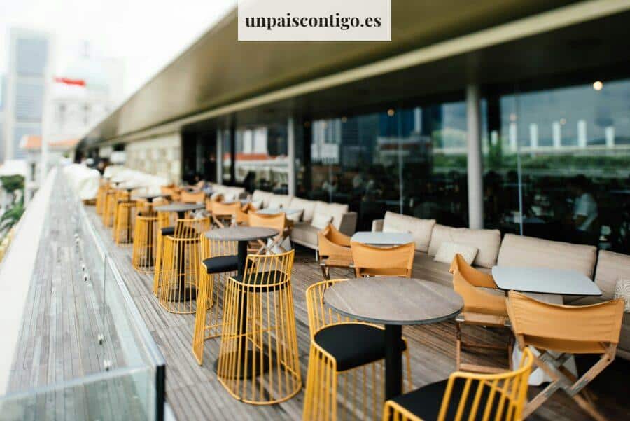 dining set outside restaurant