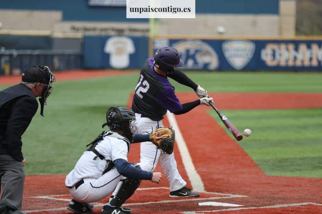baseball player swinging bat