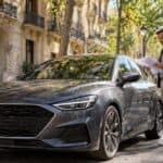 hombre que empeña coche en barcelona